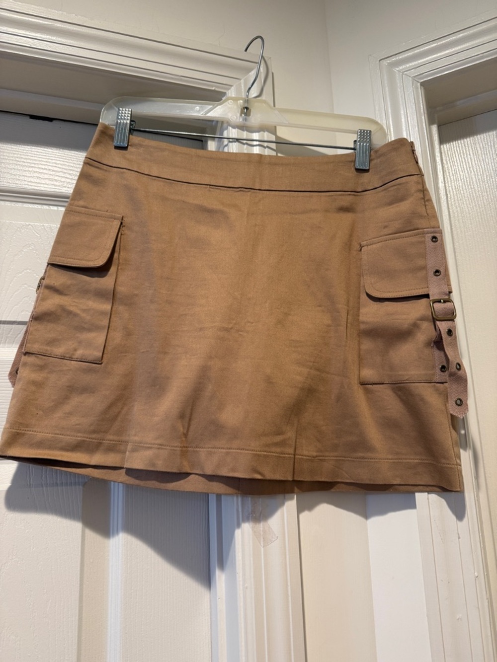 Betsey Johnson Edgy Mini Skirt Tan Cotton Blend Side Pockets & Buckles Size 8